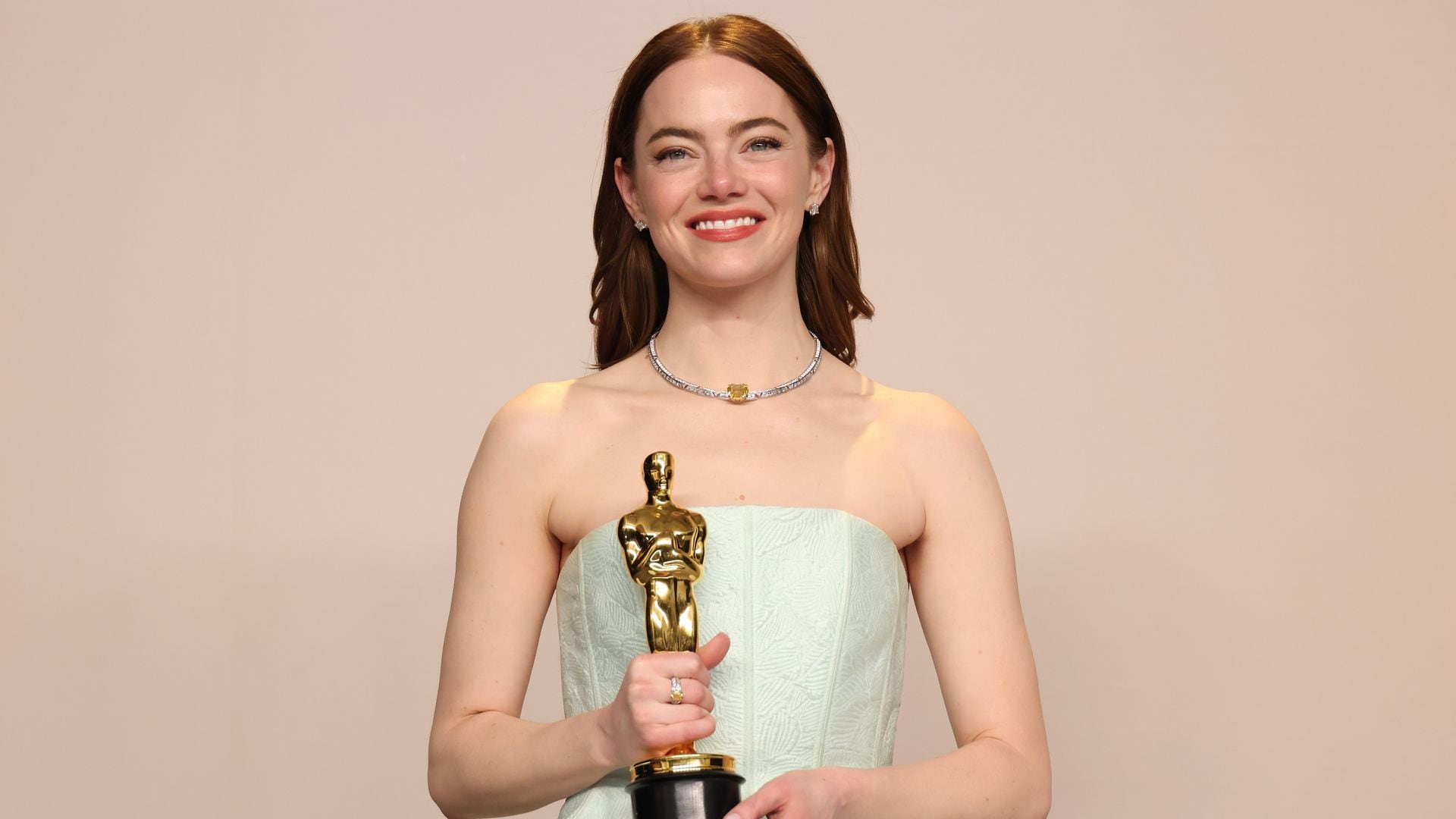 El estilo de Emma Stone, la actriz de los dos premios Oscar que cumple 36 años