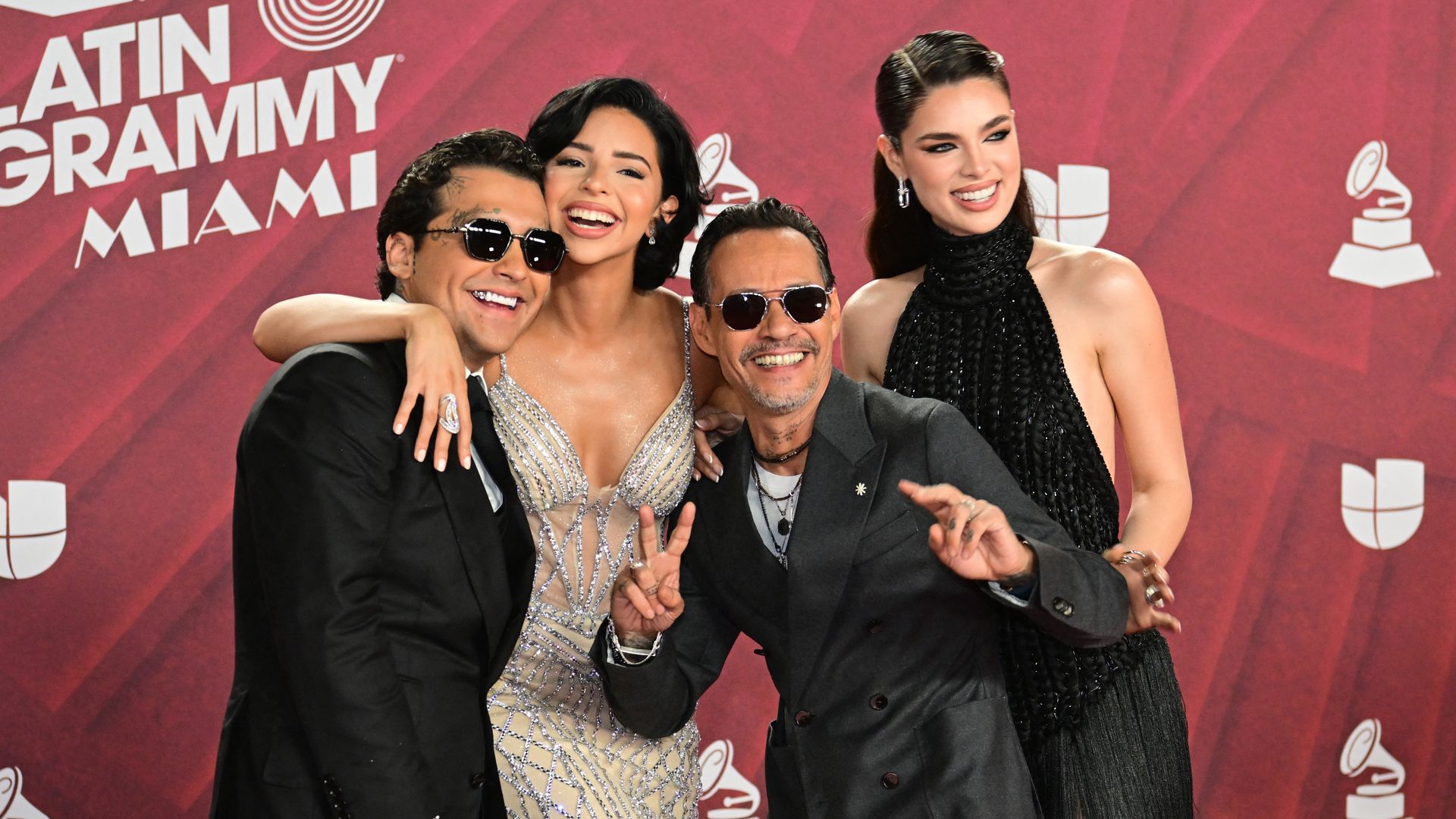 El memorable encuentro de Nodal y Ángela Aguilar con Marc Anthony y su esposa en el Latin GRAMMY 2024