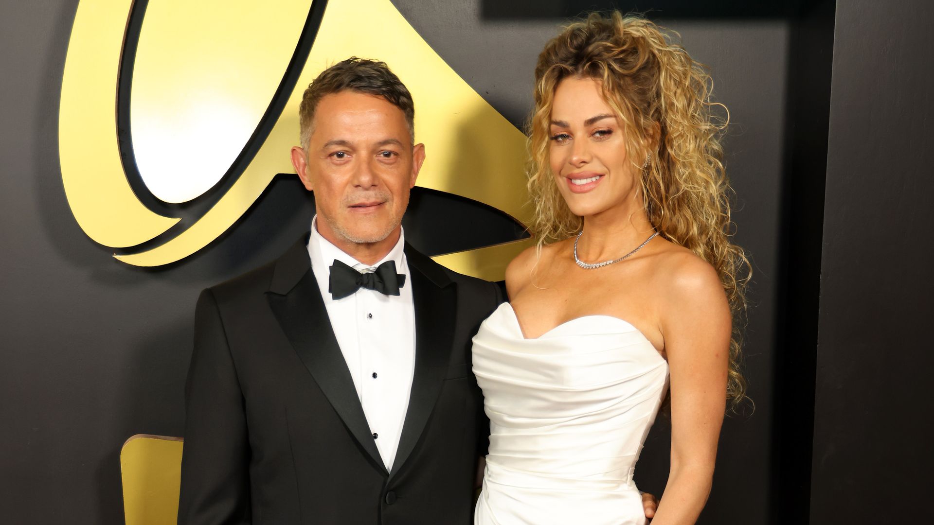 Alejandro Sanz y Candela Márquez debutan como pareja en la alfombra roja