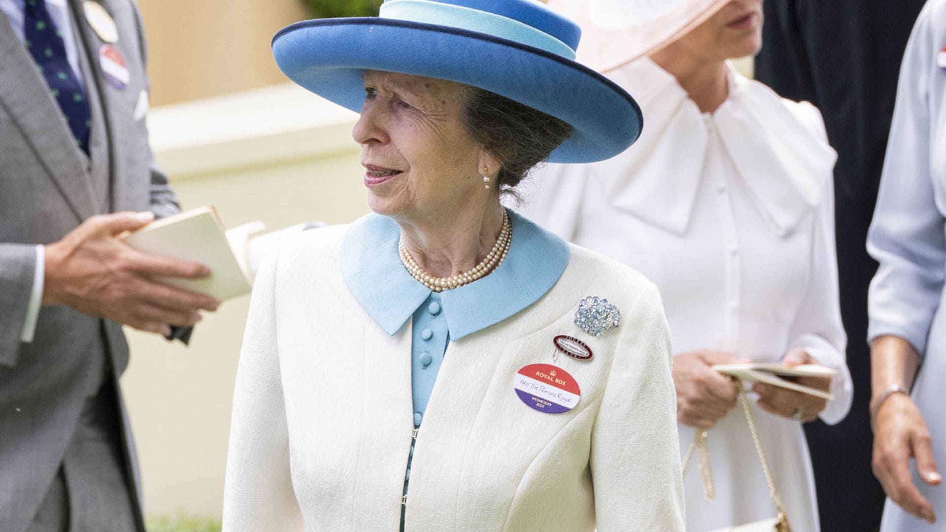 La princesa Ana impacta en Ascot con un vestido turquesa que estrenó cuando tenía 27 años