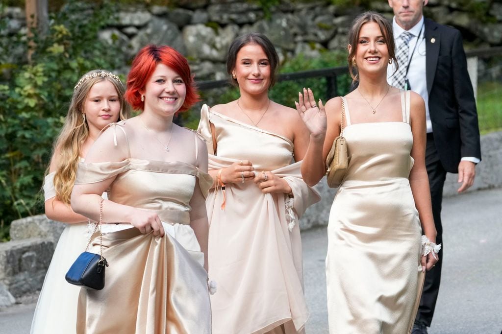 Las hijas de Marta Luisa de Noruega, Maud Angelica Behn, Emma Tallulah Behn y Leah Isadora Behn desempeñaron un importante papel en la boda de su mamá