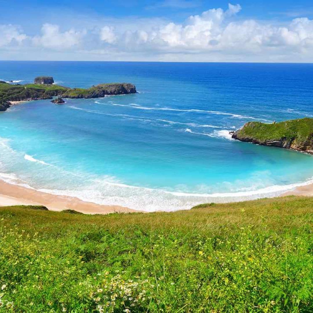 Toda la belleza del litoral asturiano resumida en una ruta por la costa de Llanes