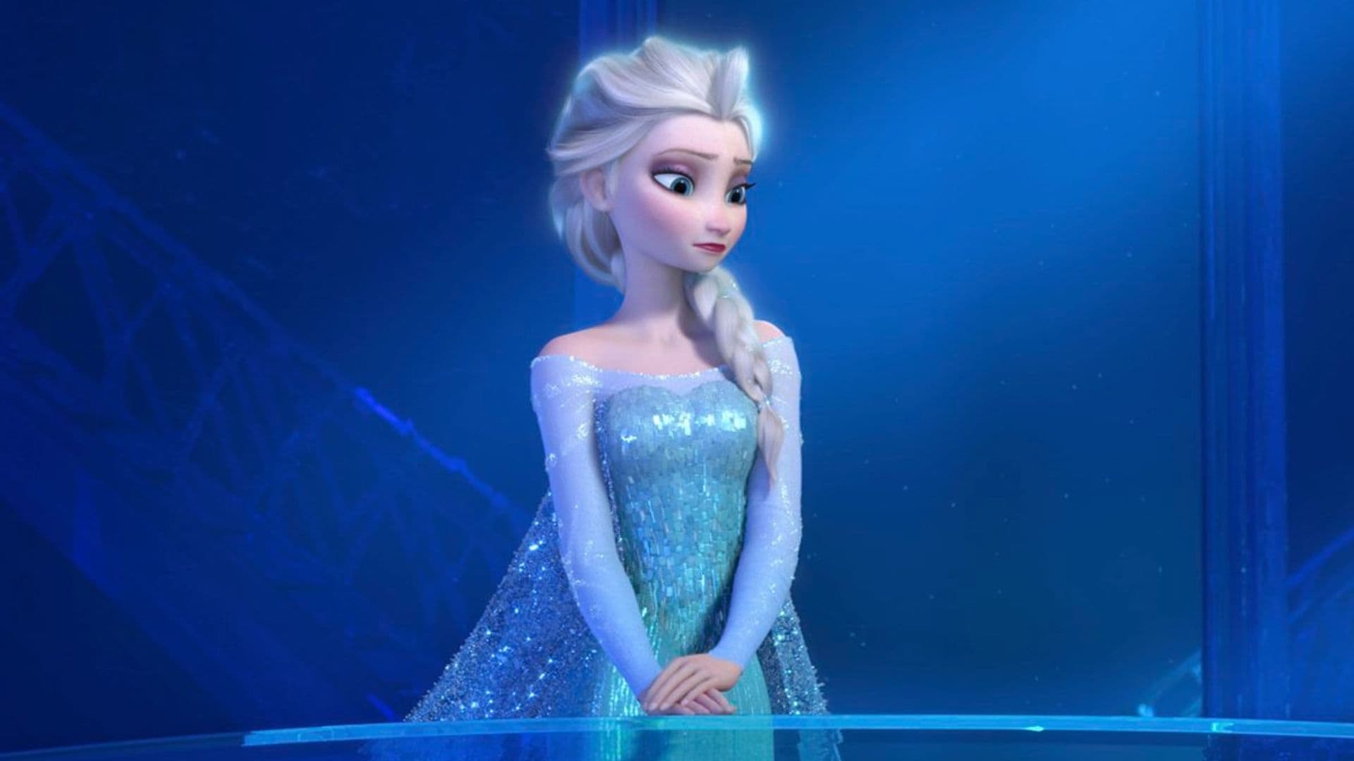 Princess celebrates her birthday with a Frozen-themed party