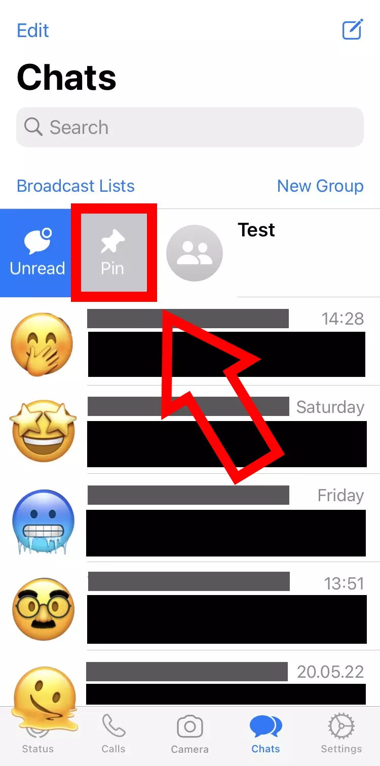 Screenshot da un iPhone della lista delle chat con la funzione “Fissa”