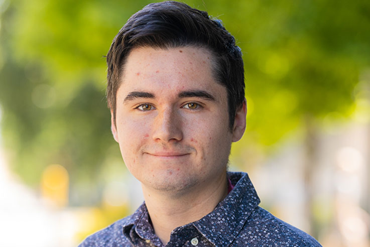 Alumnus Skiles Presents Research on Microtubule Dynamics and REU Experiences at UC Merced