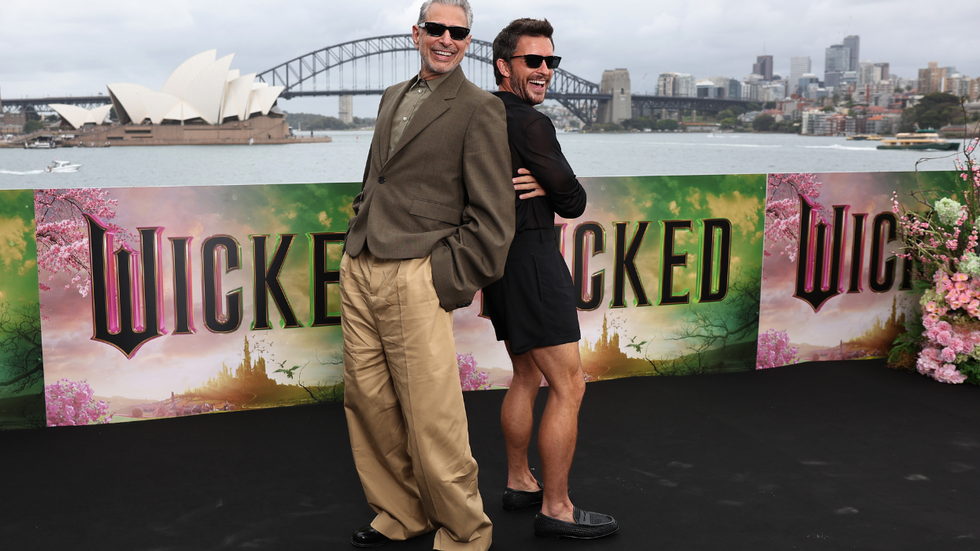 Jeff Goldblum and Jonathan Bailey standing back to back like wacky roommates at the 'Wicked' premiere in Sydney, Australia