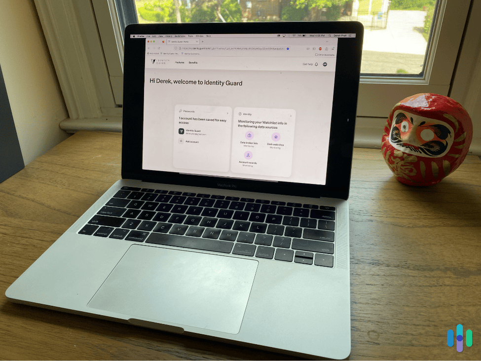 Our identity theft expert looking through the features of Identity Guard’s extensive dashboard.